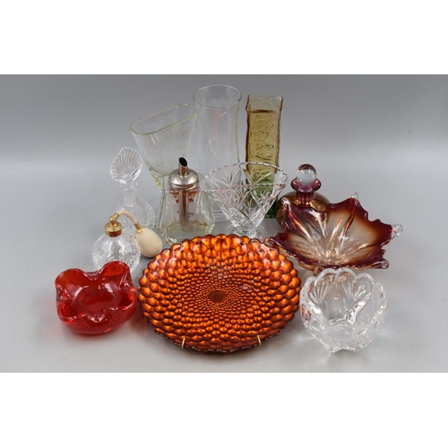 653 - A Mixed Selection of Glass and Crystal Ware, Includes Dartington.