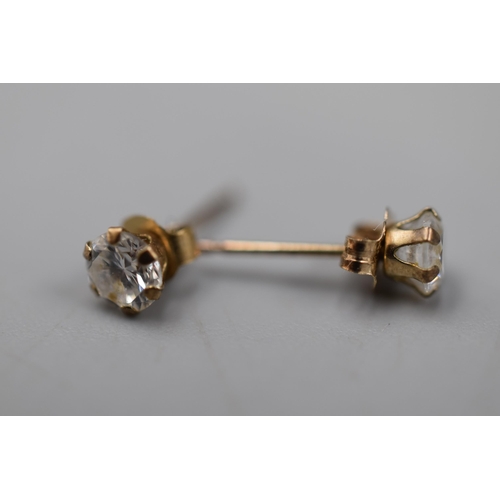 15 - Gold 375 (9ct) Stud Earrings Complete with Presentation Box