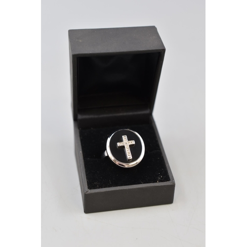 67 - Silver 925 Ring with Cross decoration (Size N) Complete with Presentation box