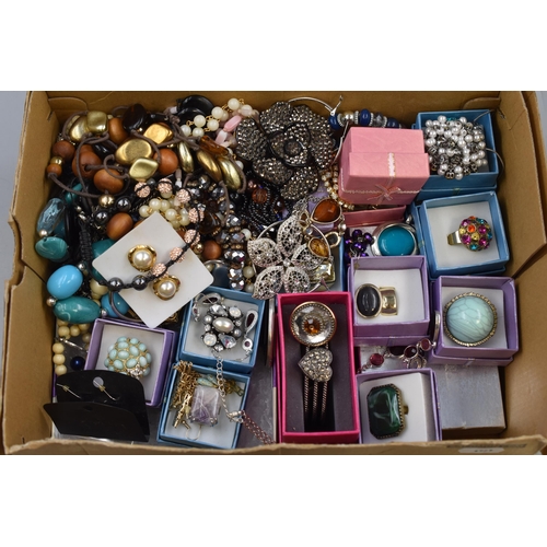 388 - mixed selection of unsorted Jewellery