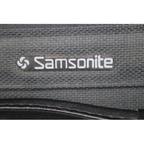 604 - Samsonite Suit Carrier