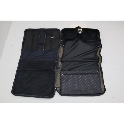 604 - Samsonite Suit Carrier