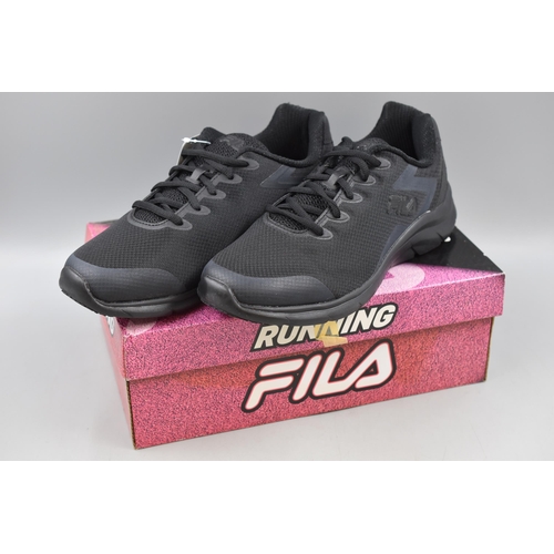 571 - Pair of New Fila Black Size 9 Running Shoes in Box