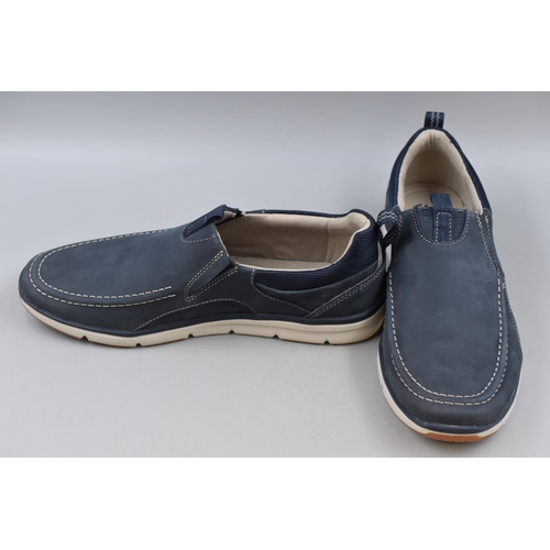 572 - Pair of Clarks Orson Row Size 9.5 Navy Shoes in Box