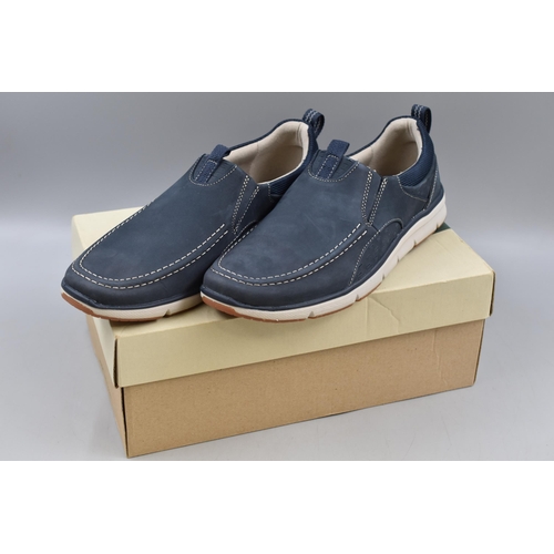 572 - Pair of Clarks Orson Row Size 9.5 Navy Shoes in Box