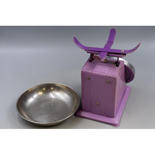 404 - Set of Retro Look Kitchen Scales With Pan