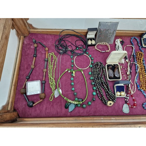 149 - Lockable Jewellery Retail Display Cabinet and Contents. Cabinet Measures 90cm w 46cm Deep and Stands... 