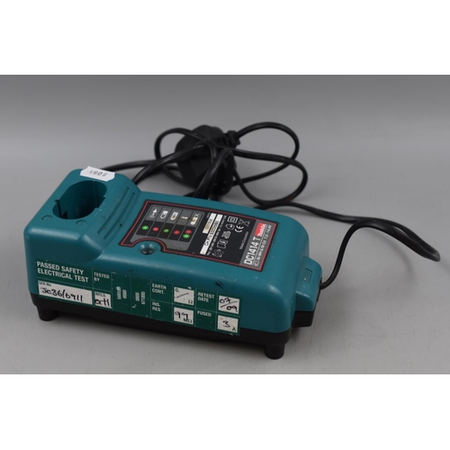 672 - Makita 14.4v Battery Charger Powers on when tested