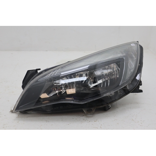 690 - Pair of Vauxhall Astra Headlight Fittings complete with Bulbs Part Number 1LG 010 011-631 Passenger ... 