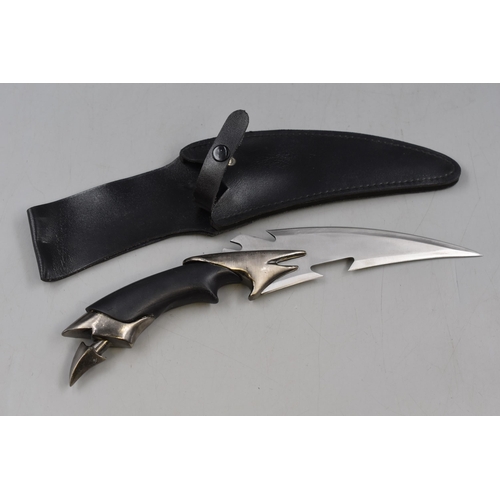 302 - Fantasy Knife with Curved Blade complete with leather Pouch