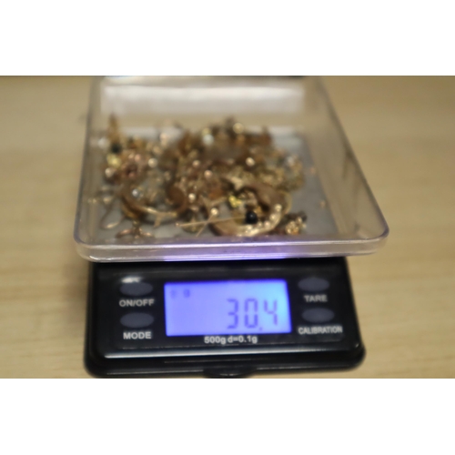 11 - Collection of Scrap 9ct (375) Gold approx 30.5 grams (Please see pictures and satisfy yourself to va... 