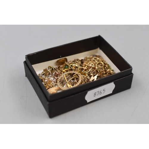 11 - Collection of Scrap 9ct (375) Gold approx 30.5 grams (Please see pictures and satisfy yourself to va... 