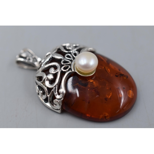 31 - Sterling Silver Amber and Pearl Pendant Approx 3.5cm wide and 5cm Long