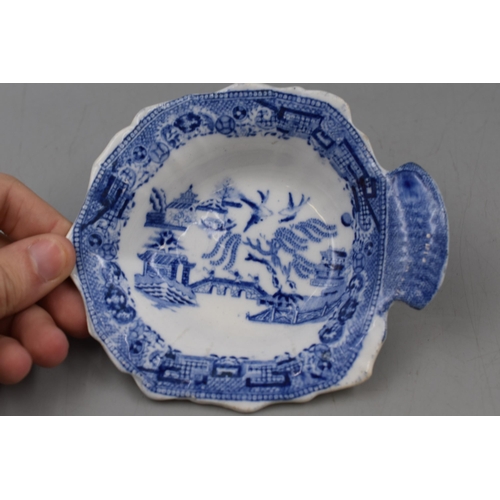 330 - Victorian Staffordshire Blue & White 19th Century Pickle Dish