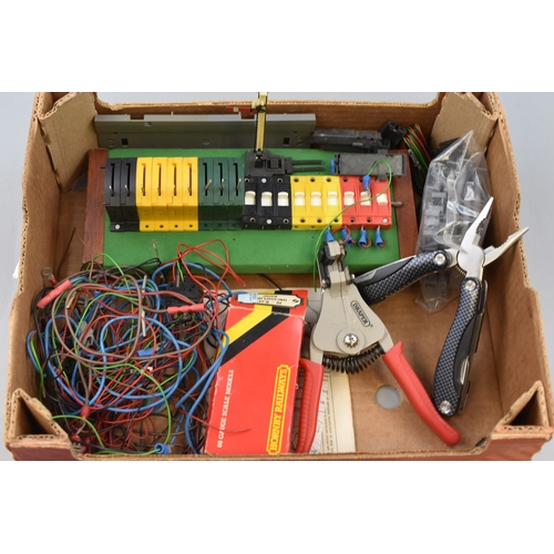 539 - Selection of Train Accessories including a Draper Cable Stripper