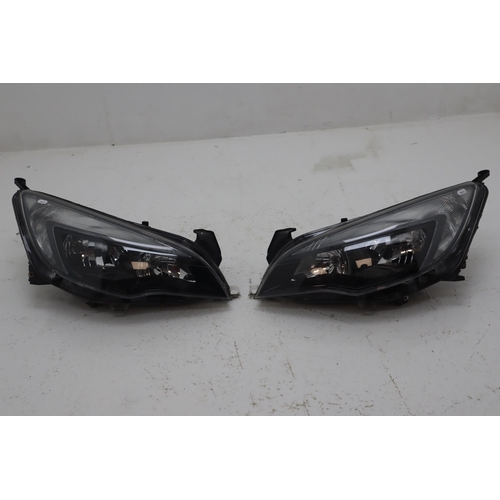 648 - Pair of Vauxhall Astra Headlight Fittings complete with Bulbs Part Number 1LG 010 011-631 Passenger ... 