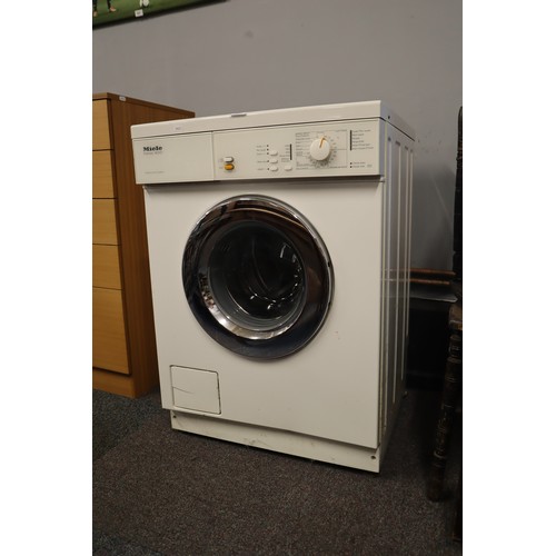 641 - Miele Premier Novo Watercontrol-System 1200 Spin Washing Machine Powers on when tested