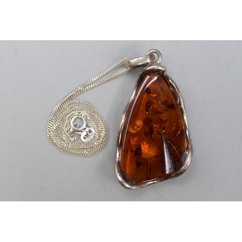 140 - Silver 925 Large Amber Stoned Pendant Necklace Complete with Presentation Box