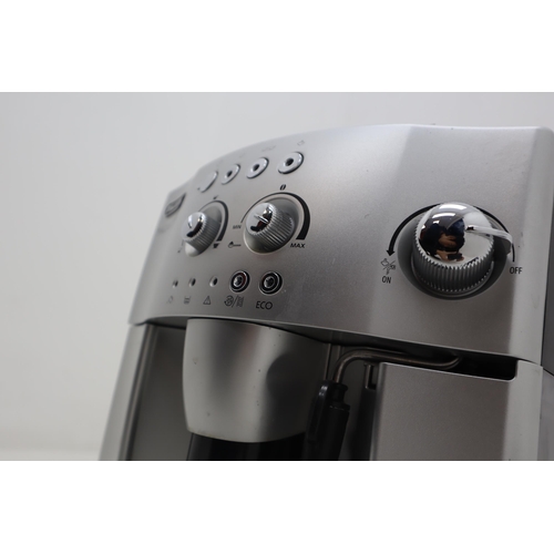 534 - Delonghi Magnifica Automatic Bean to Cup Coffee Machine. Also with Descaling Solution. Powers on.