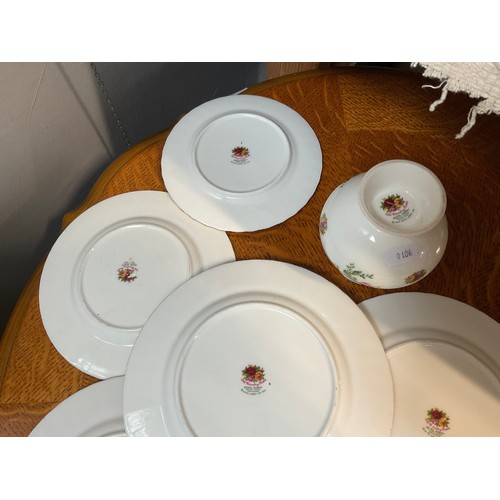 351 - Royal Albert Old country Roses 26 Piece Tea Set including Milk Jug and Sugar bowl. Please view pictu... 