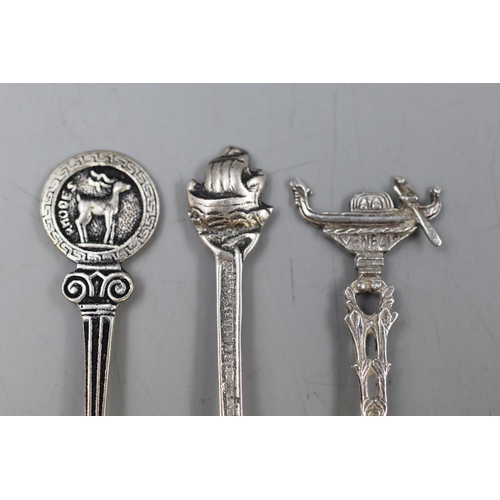 19 - Selection of 5 Silver Decorative Tea Spoons