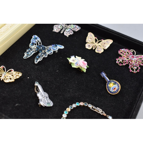 51 - Selection of Both modern and Vintage Brooches, Past Times Pen and Bracelet