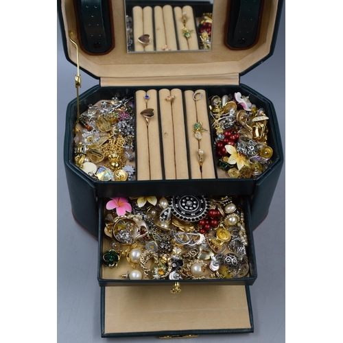 393 - Jewellery Box containing a Mixed selection of unsorted jewellery