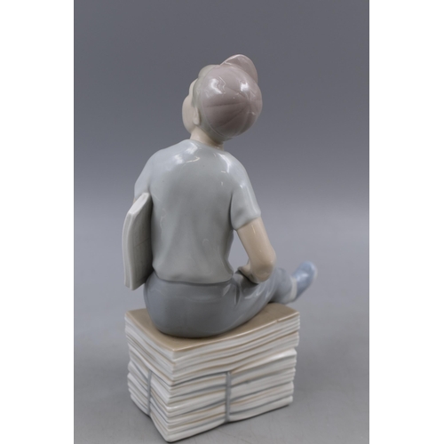 190 - Nao by Lladro Porcelain Figurine of Newspaper Seller (10