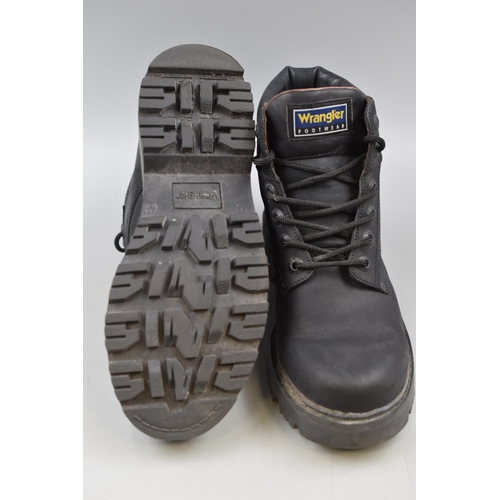 568 - Pair of Wrangler Boots, Size 9, Leather Upper and Lining, Hardly worn (Not Steel Toe Cap)