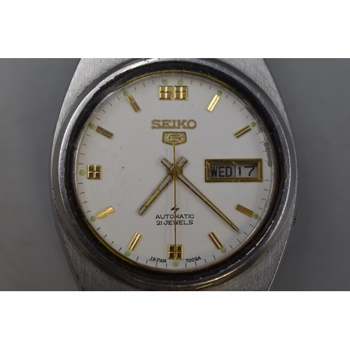 76 - Seiko 5 Automatic 21 Jewels day / date Watch (Working)