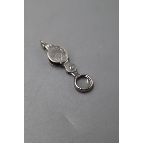 5A - Vintage Silver Magnifying Glass Pendant in Presentation Box. Approx. 3.5cm.