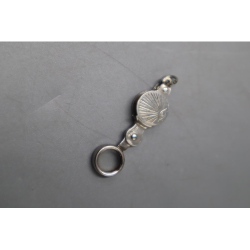 5A - Vintage Silver Magnifying Glass Pendant in Presentation Box. Approx. 3.5cm.