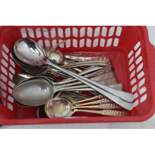 215 - Collection of mixed Cutlery including Part cased Carving Set