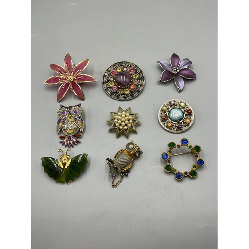 36A - Selection of Vintage Brooches to include Butterfly, Owls Flowers and more