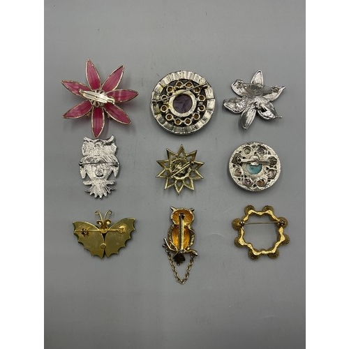 36A - Selection of Vintage Brooches to include Butterfly, Owls Flowers and more