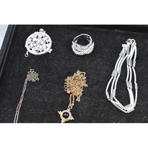 76 - Mixed selection of jewellery including Silver