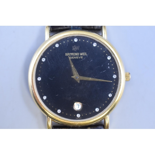 96 - Gents Raymnond Weil Ref 9124. 32mm 18k Electroplated case with leather strap. Powered by a quartz mo... 