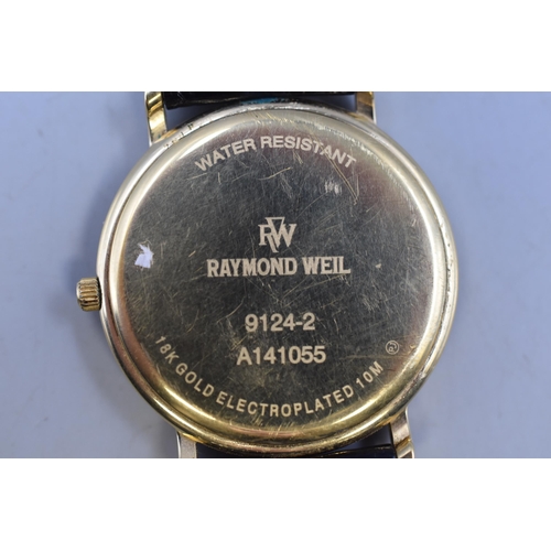 96 - Gents Raymnond Weil Ref 9124. 32mm 18k Electroplated case with leather strap. Powered by a quartz mo... 