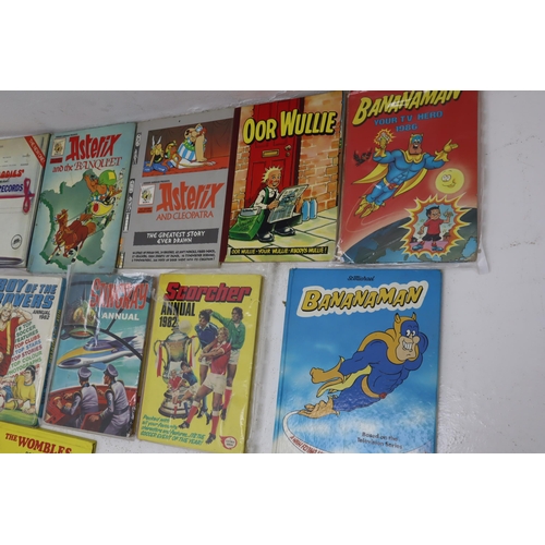 536 - Mixed Lot of Vintage Annuals to include The Wombles, The Goodies, Asterix, Bananaman, Mightymouse an... 