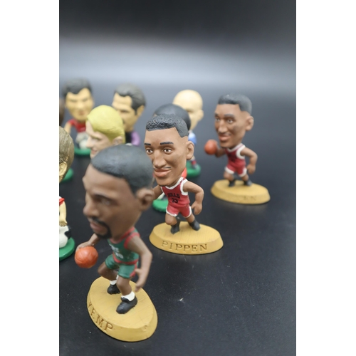 562 - Mixed Lot of Vintage Headliners Football Figures