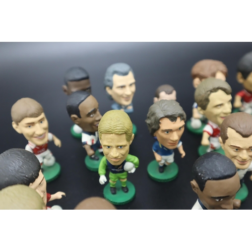 562 - Mixed Lot of Vintage Headliners Football Figures