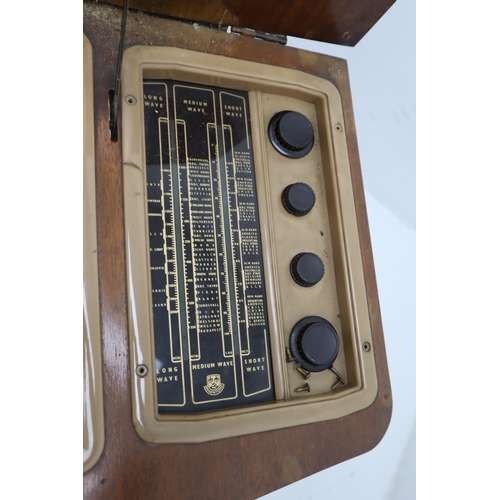 570 - A Vintage Regentone Radiogram, Powers on When Tested (In Need of Attention). Approx 19.5