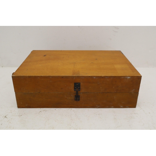 625 - A Carpenter's Organisational Tool Chest, With Pictures of Tools For Easy Storage. Approx 16.5