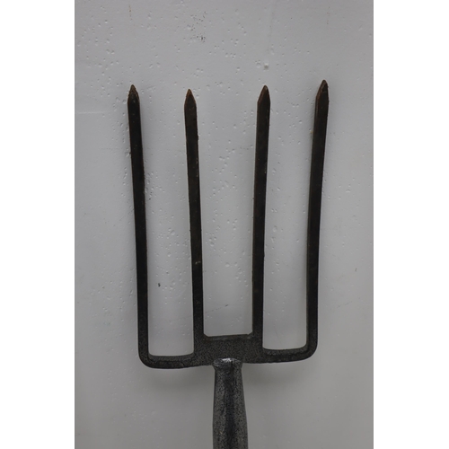 640 - A Selection of four Garden Tools, To Include Spade, Garden Fork, Rake and Lawn Aerator