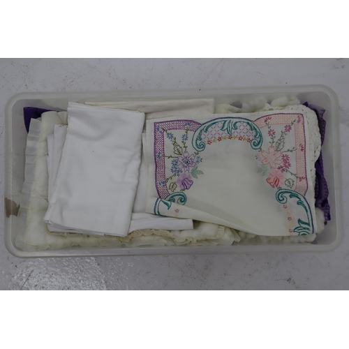 698 - Selection of Blankets and Linen in 42 L Crystal Lidded Storage Box