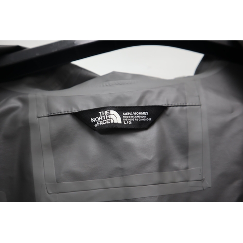 457 - Mens The North Face Waterproof Jacket. Size Large.