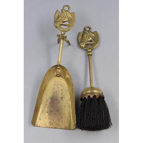 291 - Pair Of Vintage Brass Fireplace Brush And Dustpan With Horseshoe At The End Of The Handle