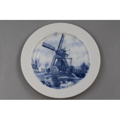 323 - A Selection of Collectors Plates, To Include Wedgwood, Royal Albert, Delft and More.