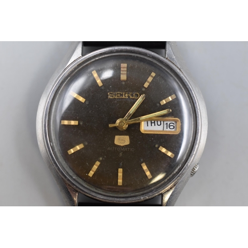 71 - Seiko 5 Automatic Day/ Date Gents Watch with Leather Strap (Working)