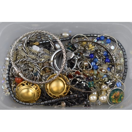 99 - Selection of Mixed Jewellery